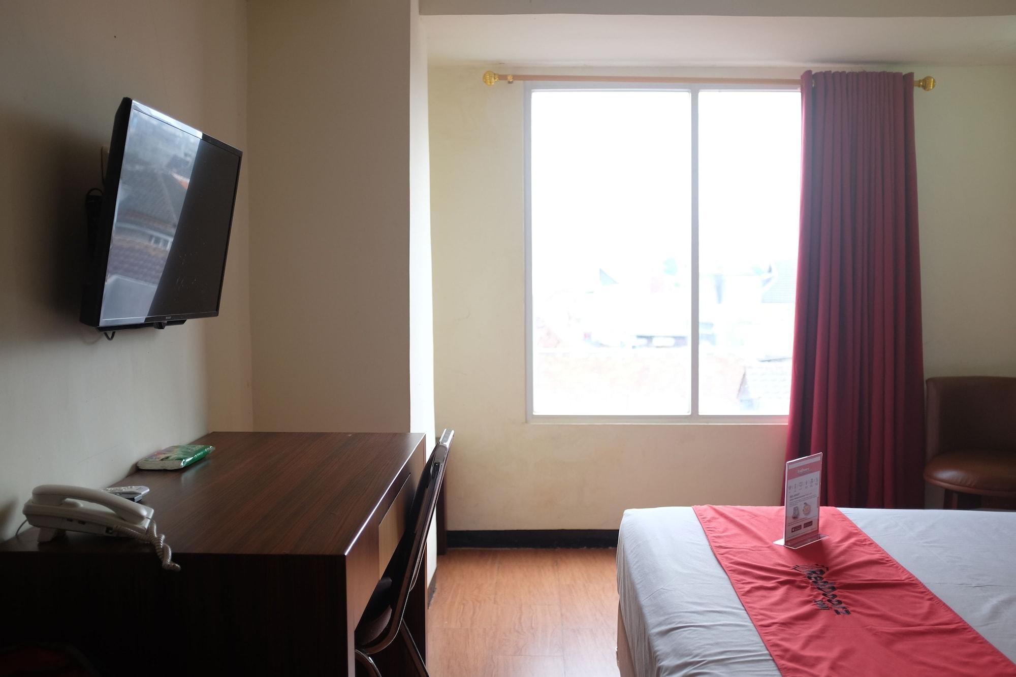Reddoorz Plus Near Senen Джакарта Екстериор снимка