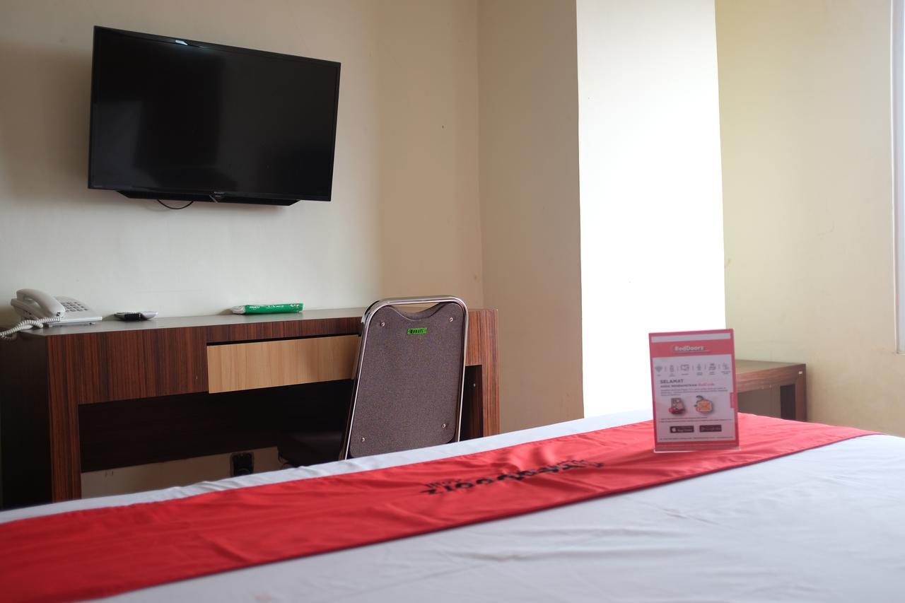 Reddoorz Plus Near Senen Джакарта Екстериор снимка