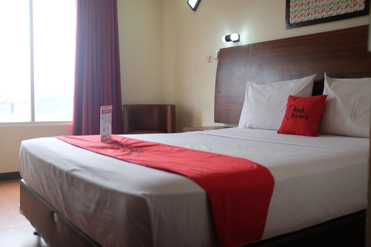 Reddoorz Plus Near Senen Джакарта Екстериор снимка