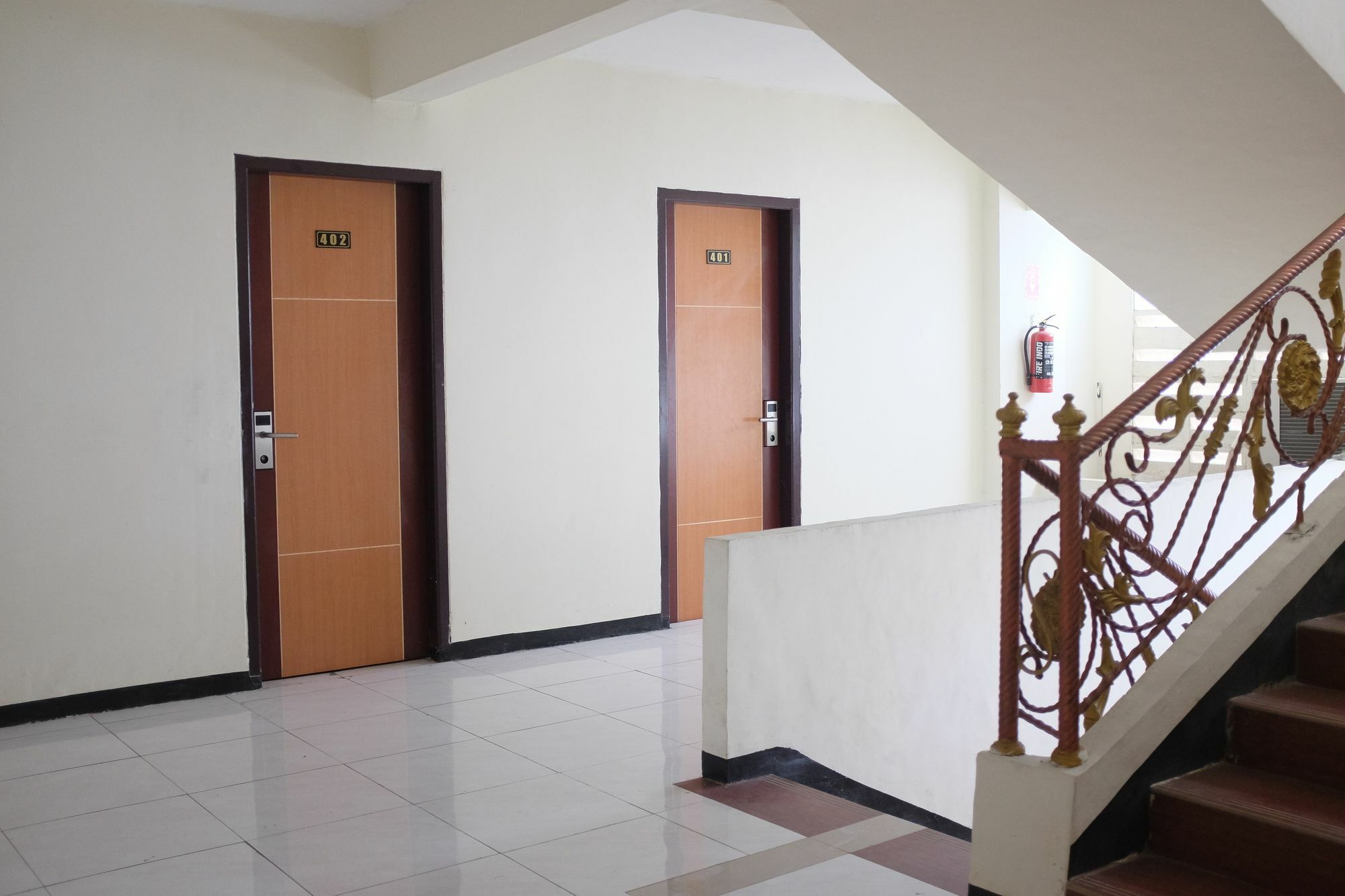 Reddoorz Plus Near Senen Джакарта Екстериор снимка